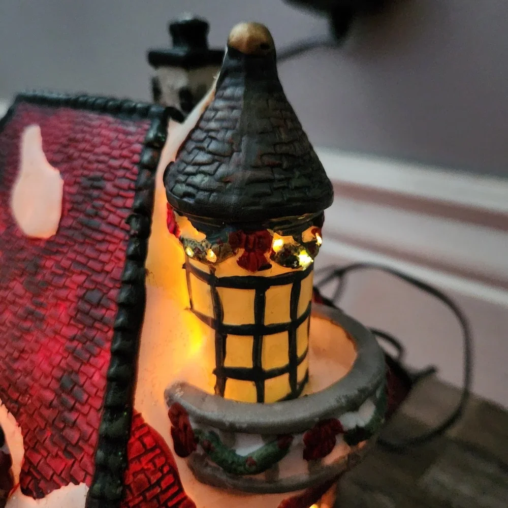 Santa's Workshop Illuminated Christmas Village House Ceramic Fiber Optic Xmas